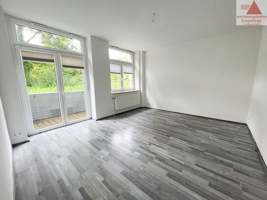 Großzügige 2-Raum-Wohnung mit Balkon und Einbauküche in Bad Schlema