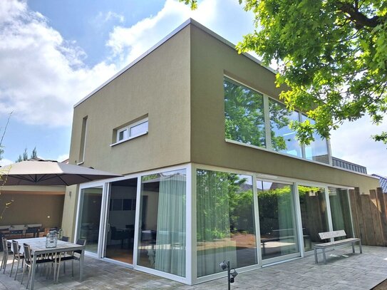 Einmaliges Designhaus mit Terrassenensemble in Sackgassenlage