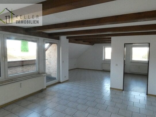 Tolle Dachgeschoss-Etagenwohnung mit Dachterrasse, Tageslichtbad, PKW-Stellplätze im Hof