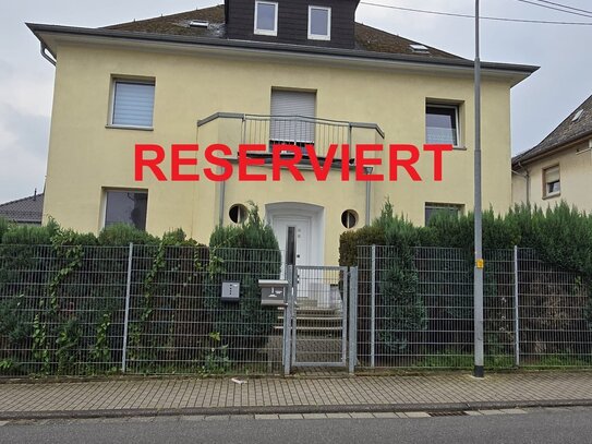 RESERVIERT!!! Saniertes MFH mit 3 Wohneinheiten und 3 Garagen in Siershahn