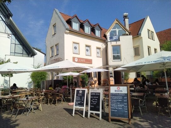 Top-Gelegenheit! Vermietetes Bistro und 2 Wohneinheiten in zentraler Lage von Hofheim zu verkaufen.