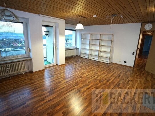 Große und helle 4-Zimmer-Wohnung über den Dächern von Lichtenfels. Oberste Etage!