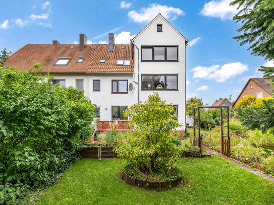 Provisionsfrei l Modernisierte Wohnung mit großen Garten und Garage