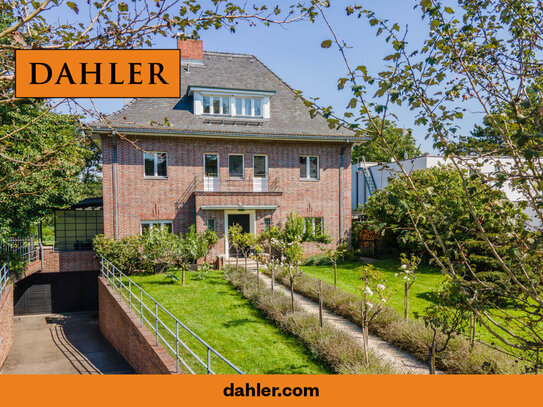 Dreamlike water estate with listed villa in art deco style in idyllic location of Potsdam