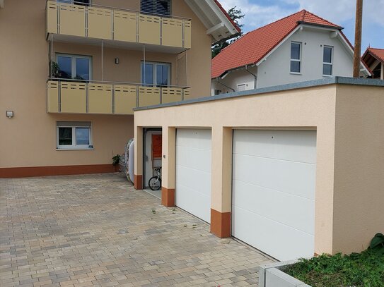 Moderne 4 Zimmer Wohnung mit Garage und Garten