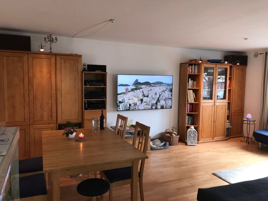 Stilvolle 5-Zimmer-Hochparterre-Wohnung mit Balkon und 80qm Garten in München Obersendling