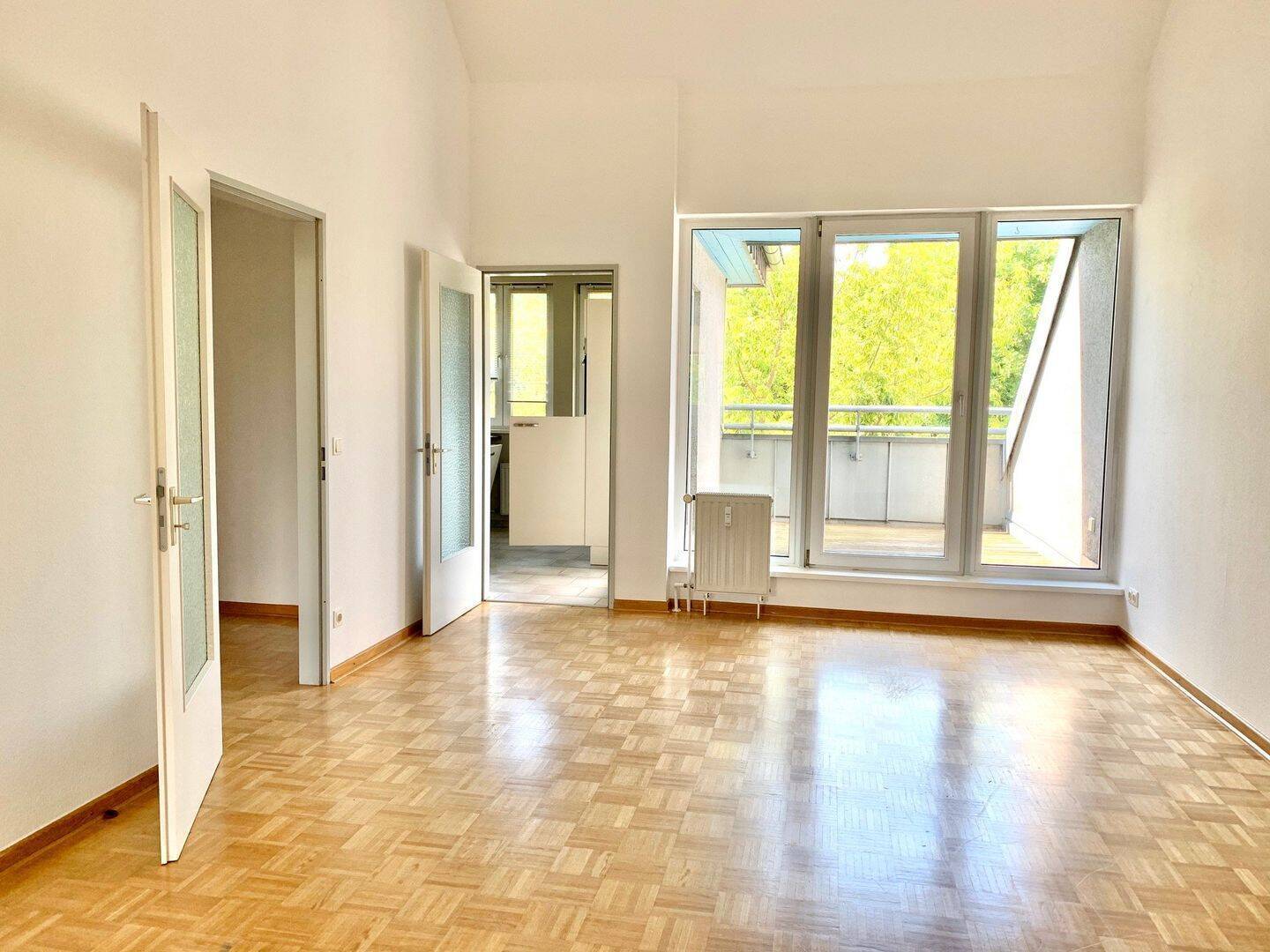 2 Zimmer Dachgeschoss in güner Wohnlage! max. Mietzeit 4 Jahre - Foto 1
