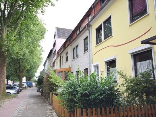 Studenten Willkommen ! Helle 1 Zimmer Single-Wohnung mit Einbauküche und Garten