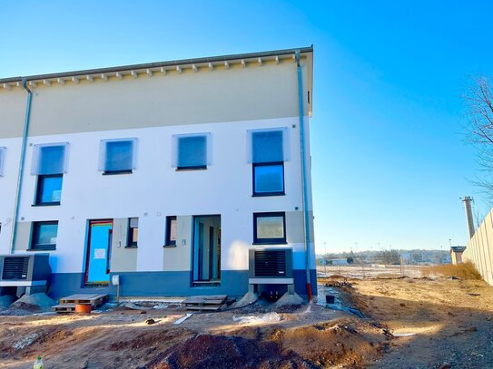 Hermann Immobilien: Neubau - Erstbezug! Reiheneckhaus mit großer Dachterrasse!