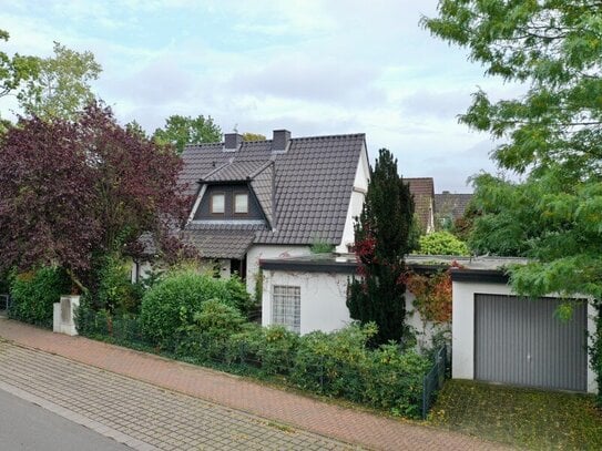 Charmantes Einfamilienhaus mit Garage und Nebengebäude - bereit zur Renovierung!