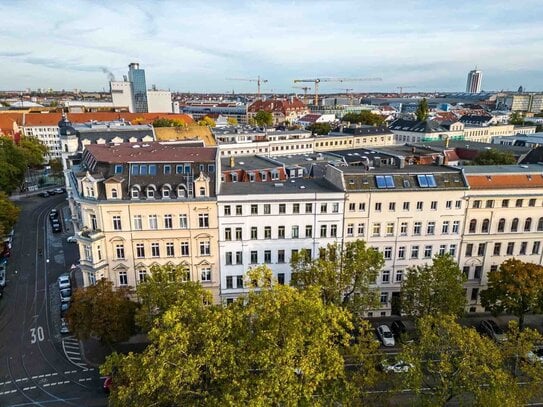 Bei uns haben Sie außen Gründerzeit & Innen Neubau I Tageslichtbad mit Wanne I Einbauküche