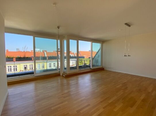 Regensburger am Vicki: 3 Zi-Penthouse mit Terrasse EBK Aufzug u. TG