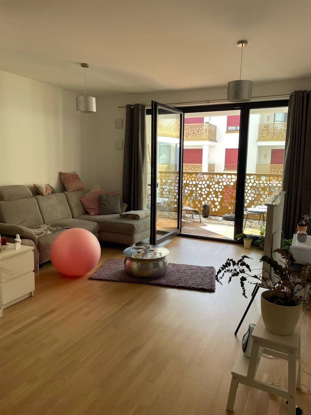 Wunderschöne * 2 Zimmer Wohnung * Balkon * Einbauküche * Frei ab 01.07.2026 - Foto 1