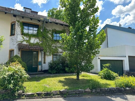 Charmante DHH mit Garten, Terrasse, Garage und Balkon in ruhiger Lage & guter Anbindung nach München