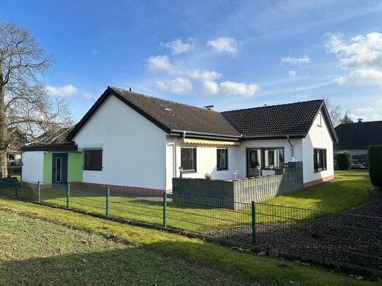 Ideal für Senioren ist dieser Winkelbungalow in ruhiger Feldrandlage von Enger...