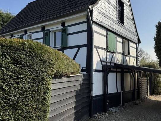 Historisches Fachwerkhaus in naturnaher Umgebung mit uneinsehbarem Garten