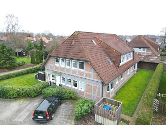 Kapitalanlage im Fachwerk: Schönes Landhaus mit 4 Wohneinheiten in eingewachsenem Wohngebiet - 5% Rendite