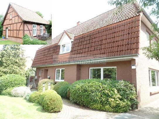 Nur noch einziehen - gepfl. Einfamilienhaus mit Fachwerk-Nebengebäude und gr. Carportanlage