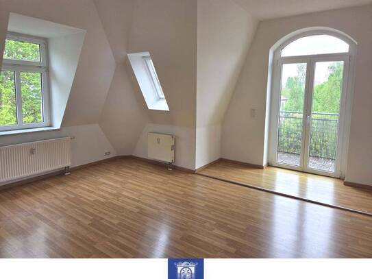 Charmante, eindrucksvolle, lichtdurchflutete Stadt-Wohnung mit Balkon! Bezugsfrei!