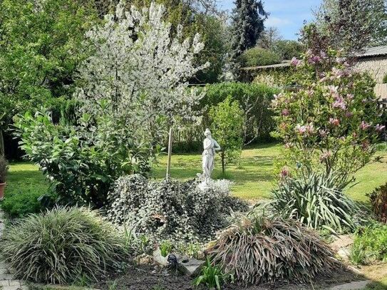 Landidylle pur! Herzlich Willkommen in Ihrem Bungalow mit Obstbaumgarten im Landkreis Leipzig!