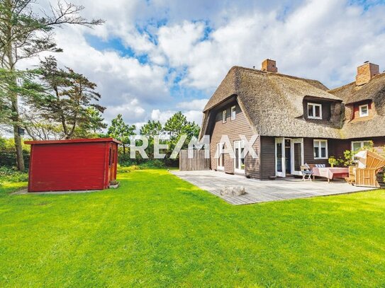 PROVISIONSFREI ! Gemütliche DHH aus Holz, unter Reet mit schönem Garten, unweit vom Kampener Weststrand