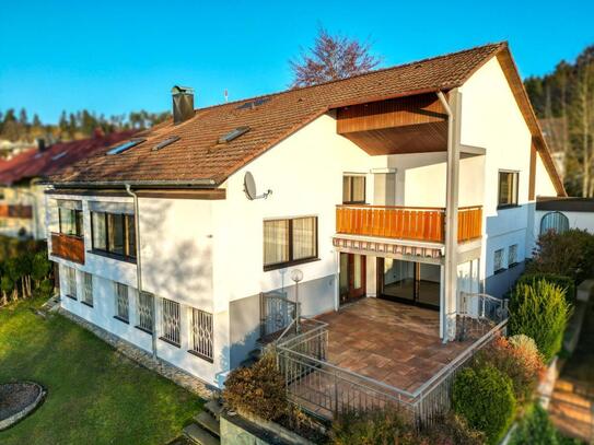 Familienparadies: Großes Haus mit weitläufigem Garten und schönem Ausblick