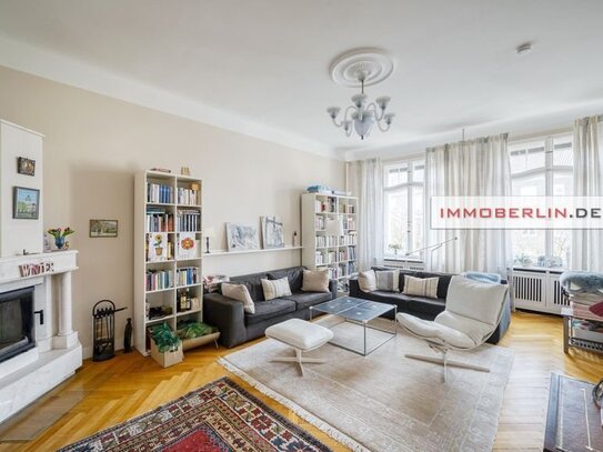 IMMOBERLIN.DE - Toplage Westend! Wunderschöne Stuck-Altbauwohnung mit exquisitem Ambiente, Westloggia, Kamin & Lift