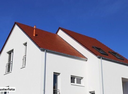 2-Familienhaus, Garage und Carport