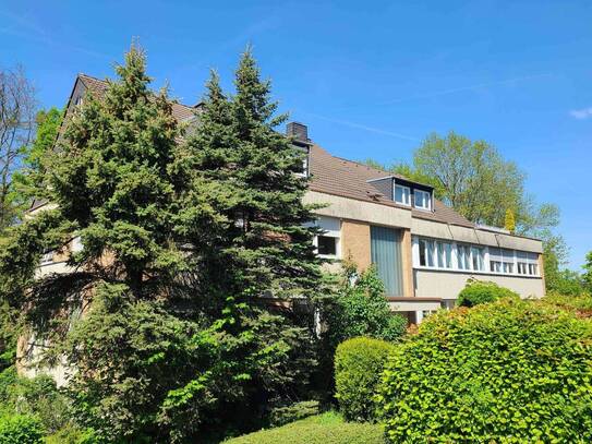 Großzügige 3-Zimmer-Wohnung mit Balkon, übergroßer Garage und Stellplatz!