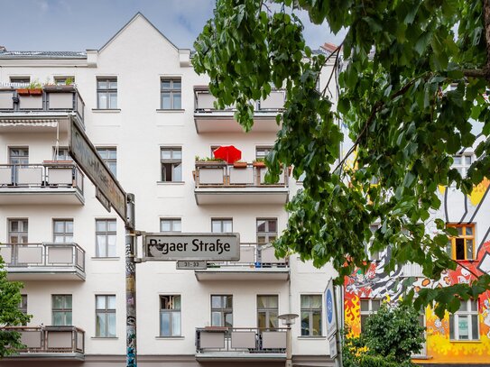 Ganz oben, ruhig und hell. Vermietete Einzimmerwohnung in Berlin-Friedrichshain.