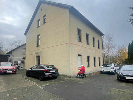 Freist. 4-Fam.-Haus mit viel Wohnfläche und großem Grundstück