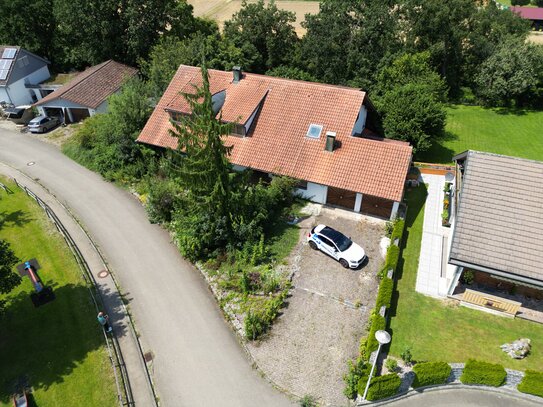 Das Haus für Macher! Dreifamilienhaus mit vier Garagen und herrlichem Grundstück, direkt in Hohentengen.