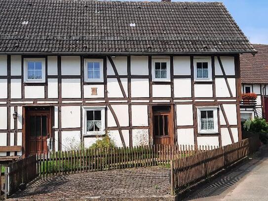 Fachwerkwohnhaus mit großem ebenerdigem Gewerberaum im Ortskern