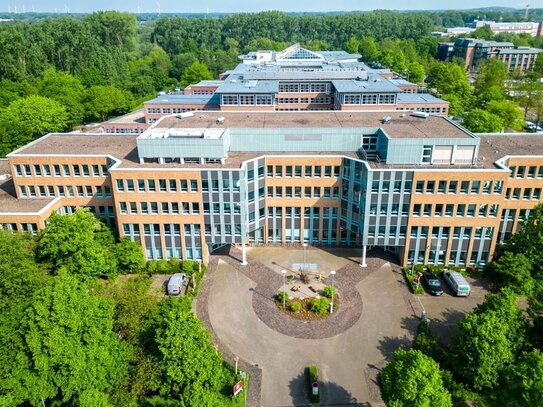 Zentrum-Nord || 7.240 m² Bürohaus || 176 PKW-Stellplätze || frei nach Vereinbarung