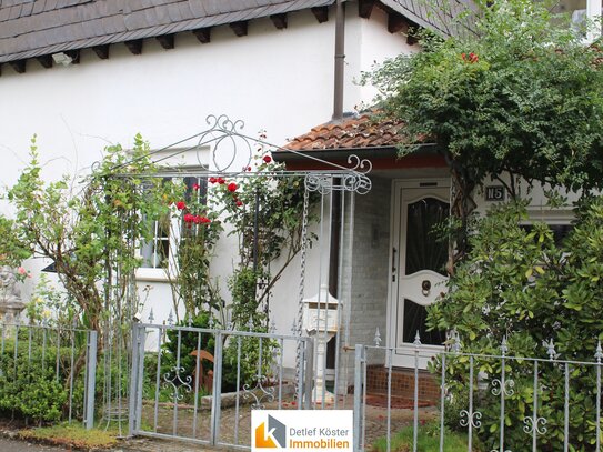 Provisionsfrei! Historisches Gebäude mit Gartenoase am Hanfbach. Wohnen und Gewerbe möglich!