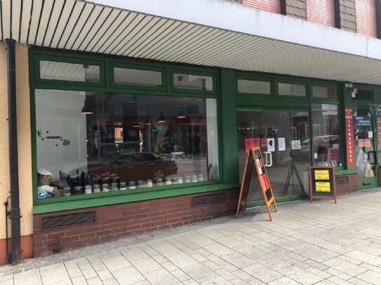 Eck-Ladenlokal am Ennepetaler Marktplatz, ideal für Bäckerei oder Gastro