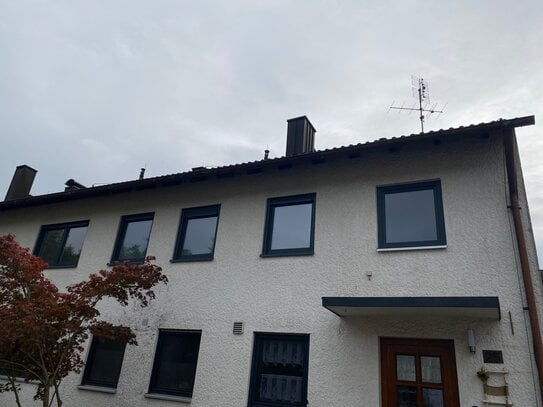 Familienfreundliche Wohnung mit Kamin und Balkon