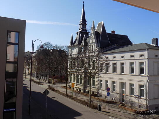 Leerstehende 2 Zimmer-Wohnung mit großem Balkon, Tiefgaragenstellplatz und Abstellkammer