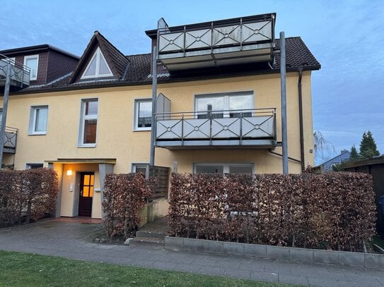 Renovierte 2,5 Zi.-Erdgeschoss-Wohnung mit Einbauküche + kleiner Gartenterrasse