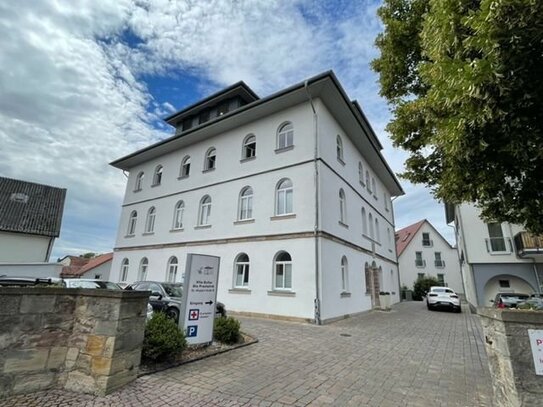 Arbeiten in der Dom & Kaiserstadt FRITZLAR Hochwertige Büro & Praxisfläche in der Praxisklinik „Villa Buttlar“ zu vermi…