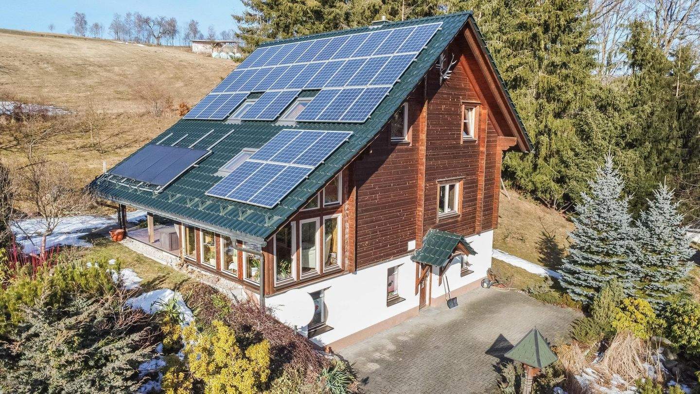 Immobilie in Lößnitz - Exklusives Einfamilienhaus mit großzügigem Naturgrundstück, Wintergarten, Forellenteich und beheiztem Pool! - Bild 0