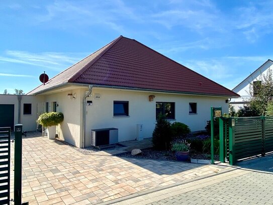 Traumhafter Bungalow mit Top-Ausstattung und Garage!