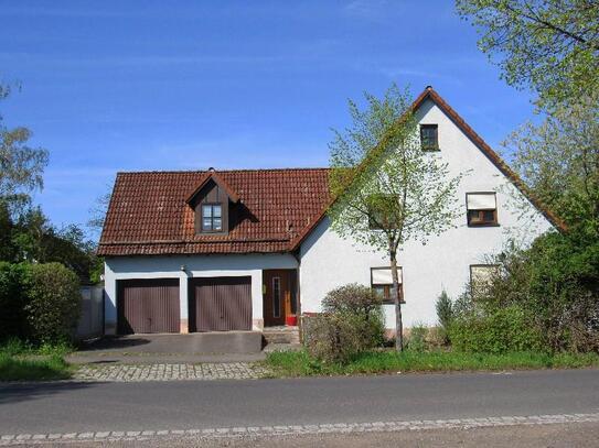 Einfamilienhaus mit Doppelgarage und eingewachsen Garten