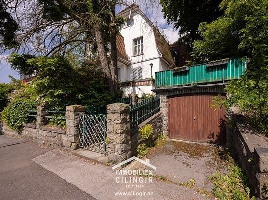 Historisches Einfamilienhaus mit Mansarddach, Balkon, Garage und Garten als Jugendstil-Villa in der Parkstraße zu verka…