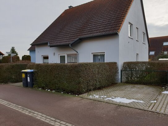 Wohnen im Grünen, in ruhiger Lage - schicke 3 Zimmerwohnung mit Balkon !