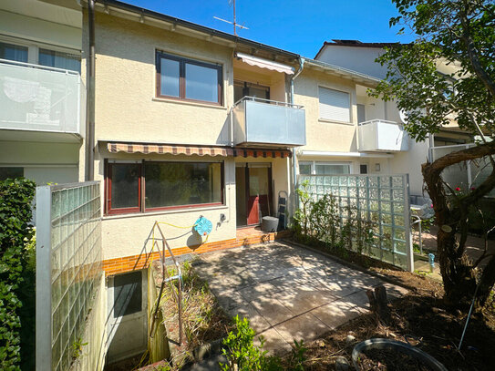 Attraktives Sanierungsobjekt (Reihenmittelhaus) in Leonberg mit Garten