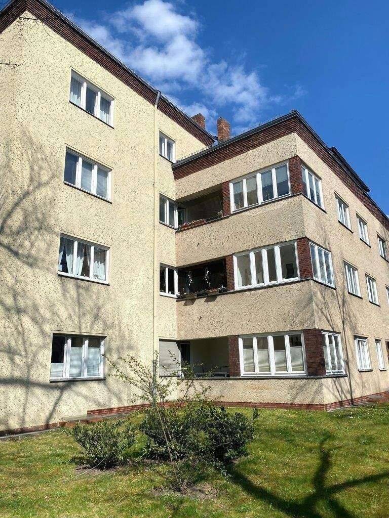 Großzügige Altbauwohnung mit EBK, Wannenbad u.Balkon - Photo 1