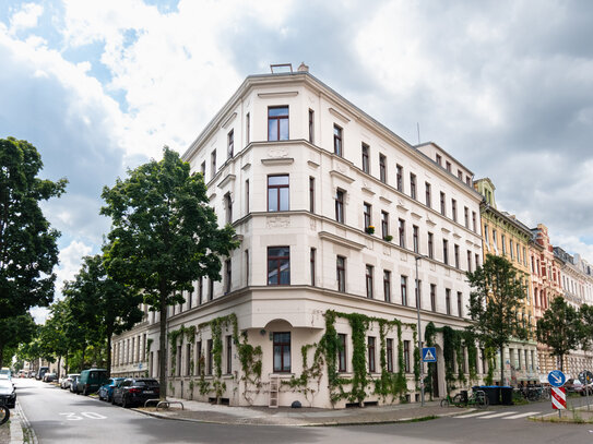 SONNIGE ETAGENWOHNUNG IN GEFRAGTER LAGE // NÄHE KARL-HEINE-KANAL // Laminat, Tageslichtbad und Erker