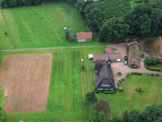 Ideal für Investoren! 3 Häuser auf 1,5 ha großem Grundstück in Langförden, plus diverse Nebengebäude.