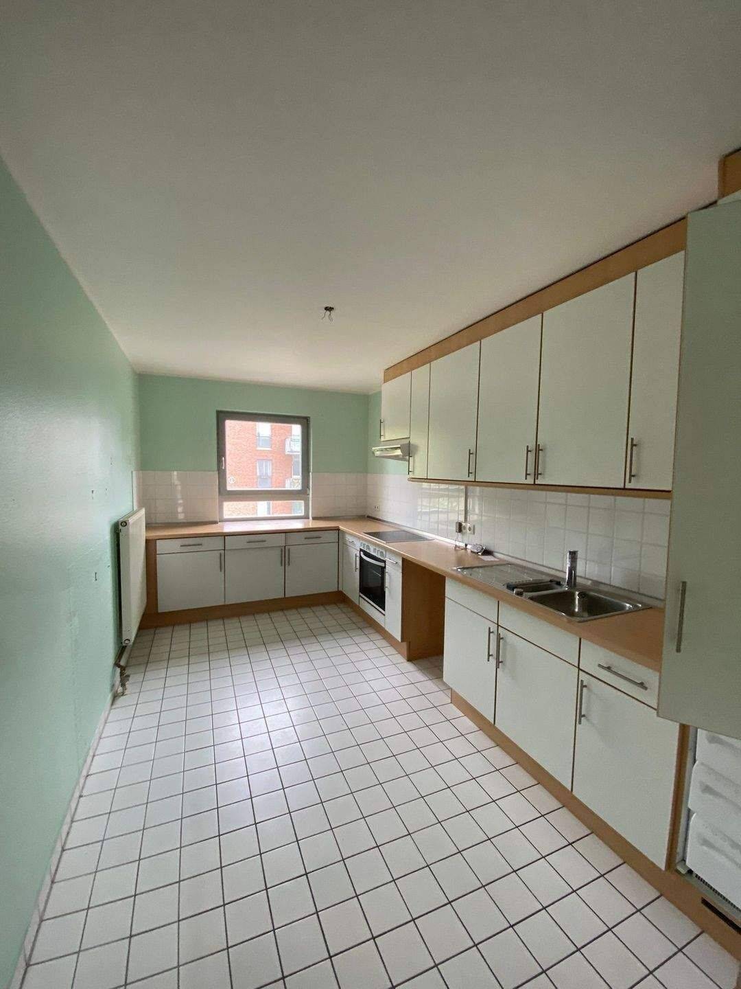 Renovierungsbedürftige 2 Zimmer Wohnung *Duschbad * Balkon * kleiner Keller *EBK *Abstellraum - Foto 1